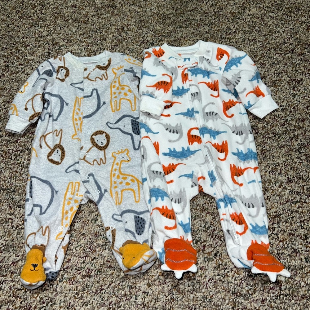 Boys, girls 0-3 month pajamas, outfits Kids One Pieces Set Carters lot of 2